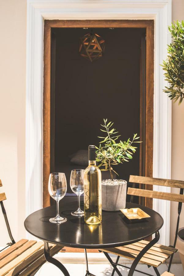 Stone House Near Acropolis - Living Stone Diamond Apartment เอเธนส์ ภายนอก รูปภาพ